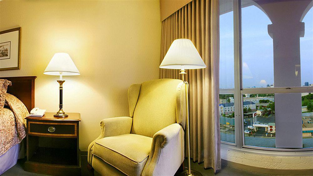 Doubletree By Hilton Dallas Market Center Extérieur photo