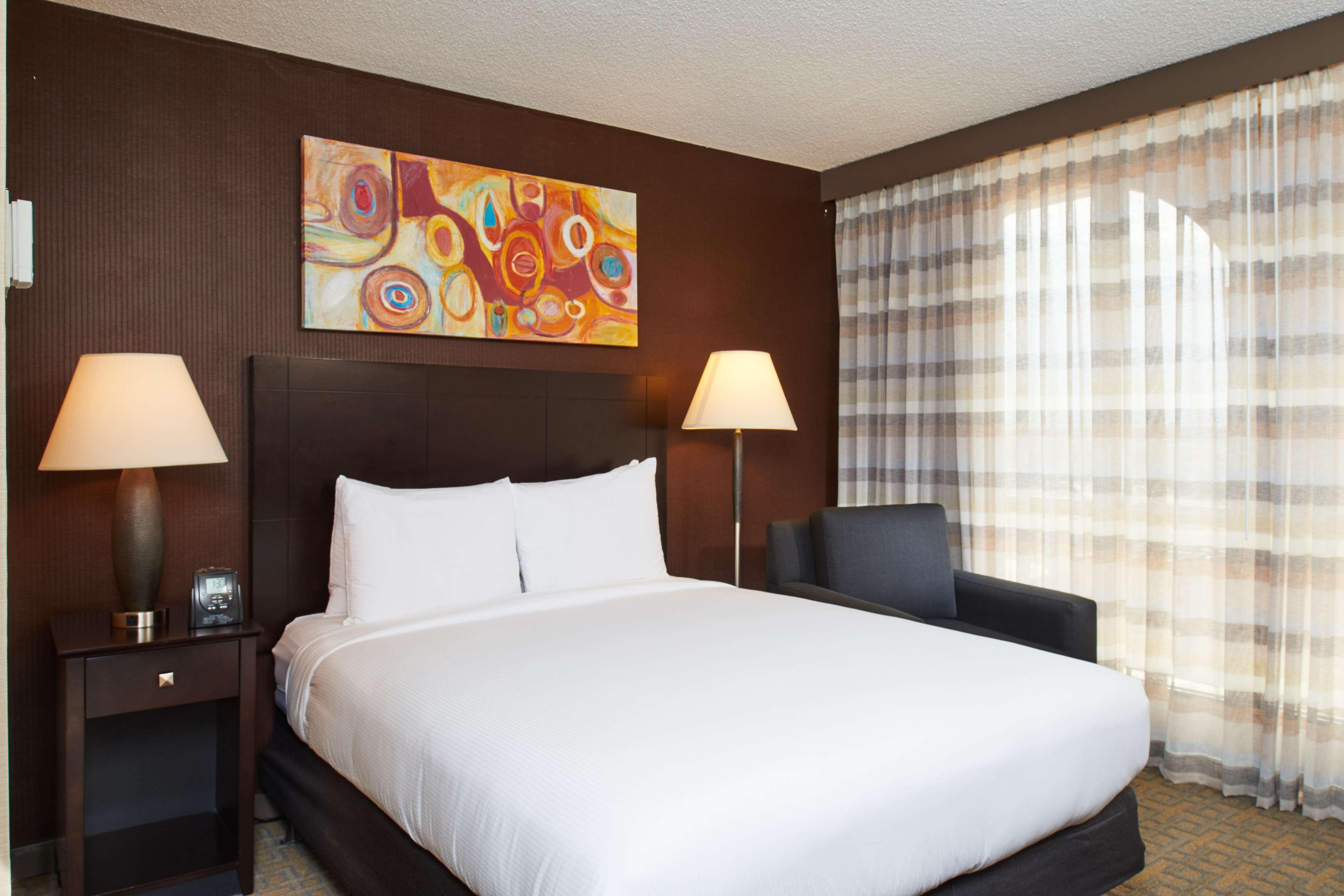 Doubletree By Hilton Dallas Market Center Extérieur photo