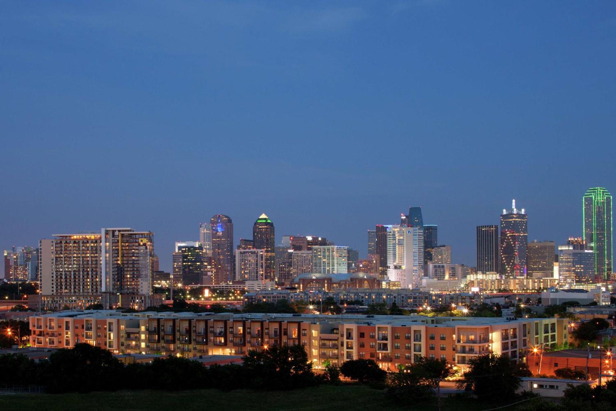 Doubletree By Hilton Dallas Market Center Extérieur photo