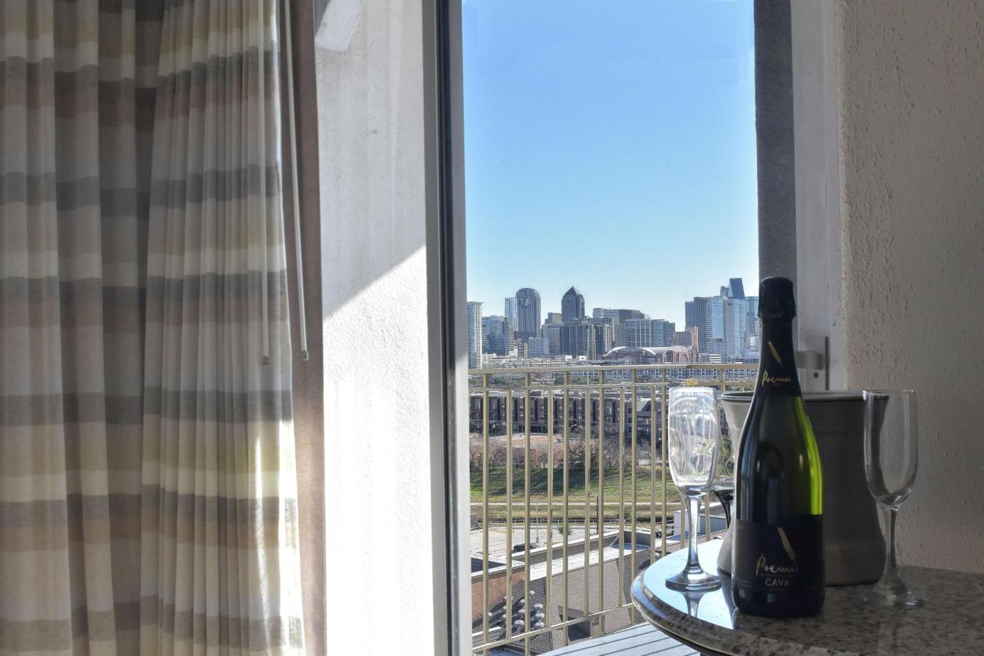Doubletree By Hilton Dallas Market Center Extérieur photo