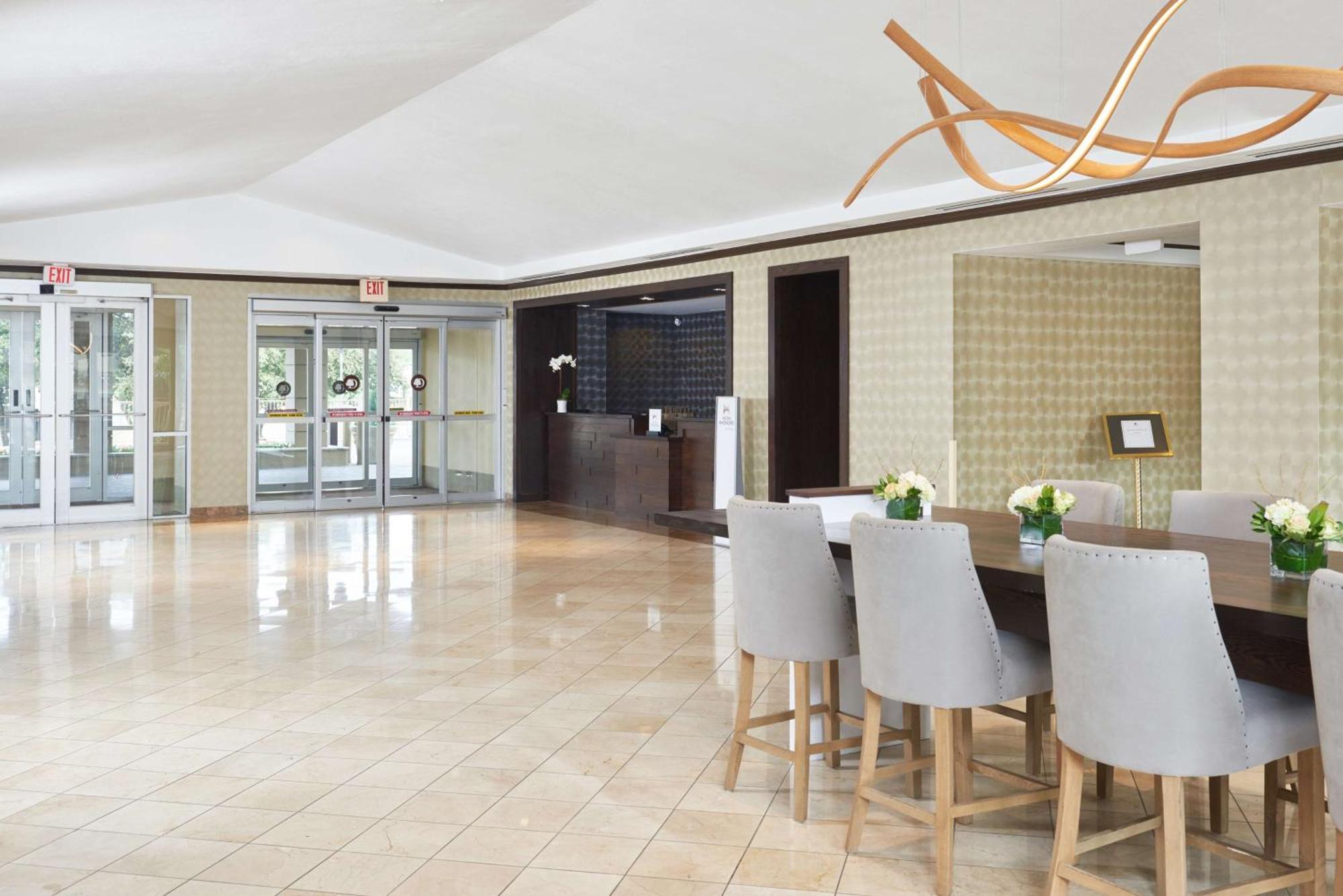 Doubletree By Hilton Dallas Market Center Extérieur photo