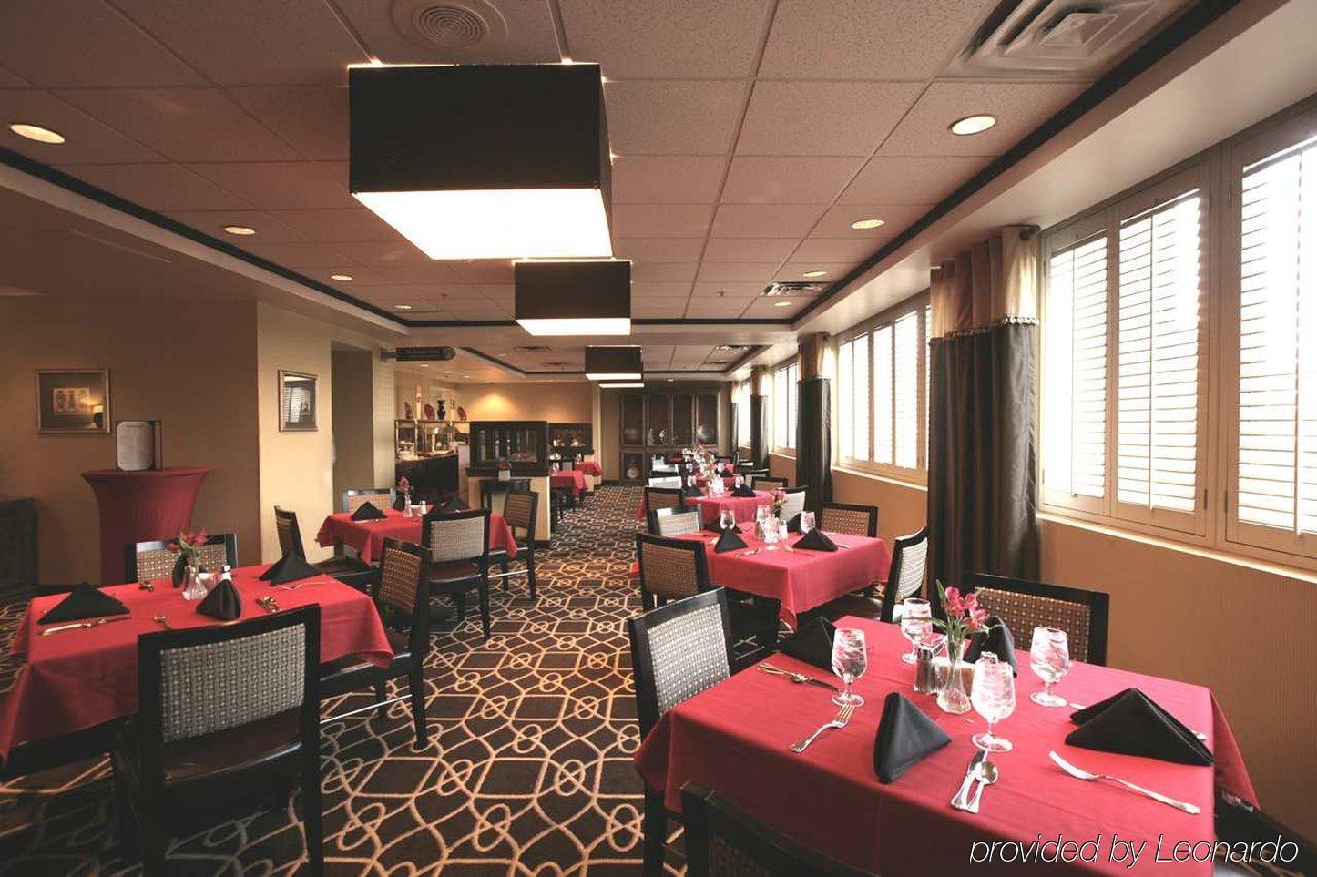 Doubletree By Hilton Dallas Market Center Restaurant photo